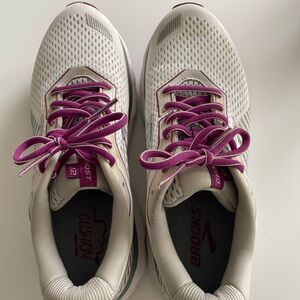 Brooks Ghost 12 size 9.5 women’s